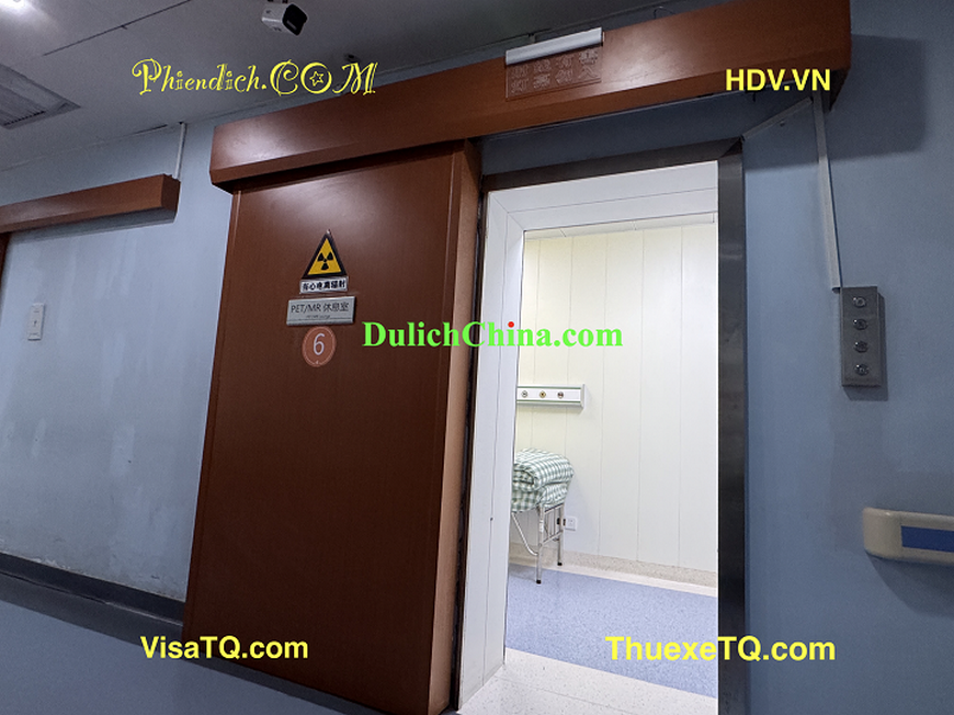 Gia đình Việt thuê người phiên dịch tại Quảng Châu đi khám chữa bệnh.