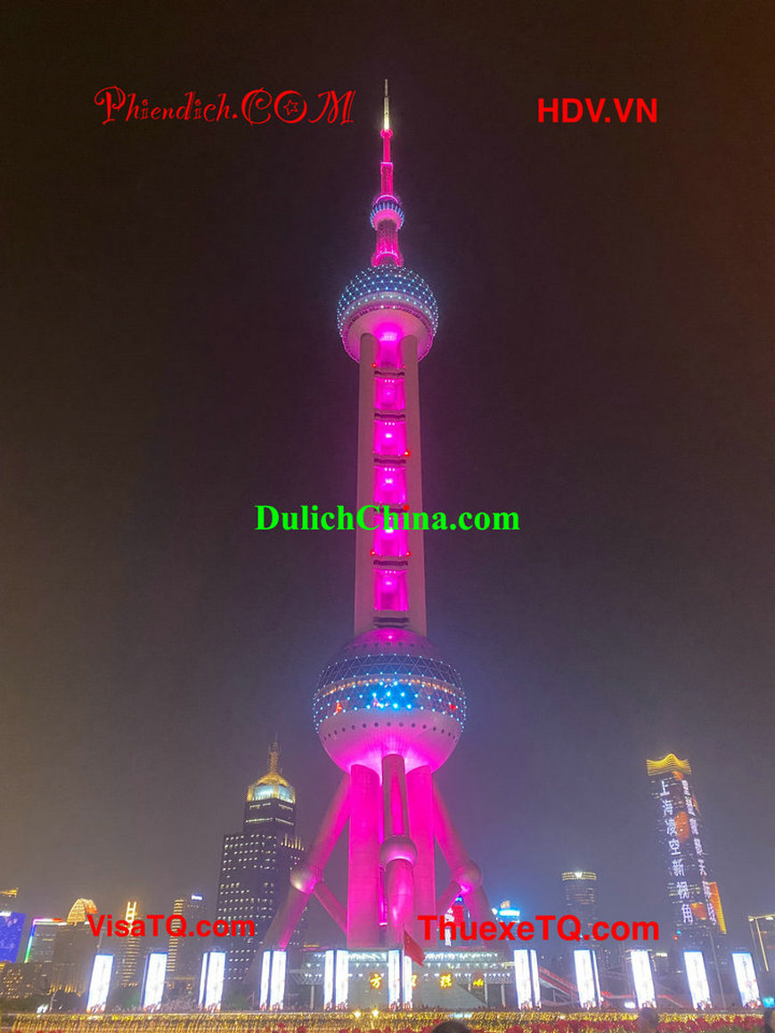 Gia đình Việt Nam thuê xe riêng và Hướng dẫn viên tiếng Việt khám phá Thượng Hải huyền bí.