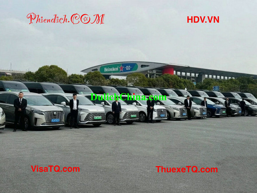 Công ty Trung Quốc cung cấp dịch vụ thuê xe du lịch cho gia đình Việt tại Thượng Hải.