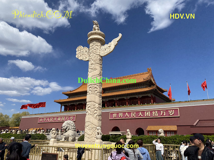 Phiên dịch viên tiếng Trung chuyên phục vụ du lịch Bắc Kinh.